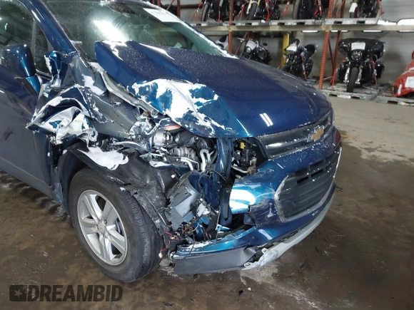 2020 Chevrolet Trax LT with VIN KL7CJPSB9LB330369, listed as a IAAI auction lot 41284251 with 26,848 mi miles. Bid and sale history available at carsss.com. Image 6.