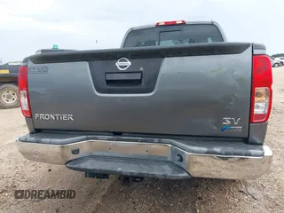 2017 Nissan Frontier SV z VIN 1N6DD0CU6HN720855, wystawiony jako IAAI lot #42474630 z przebiegiem 229 042 mil mil oraz . Historia ofert i sprzedaży dostępna na DreamBid. Obrazek 16.