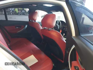 2014 BMW 3 Series 328i xDrive с VIN WBA3B5G56ENS08767, выставлен на аукционе IAAI как лот 42055343 с пробегом 90 487 миль миль и . История ставок и продаж доступна на DreamBid. Изображение 8.
