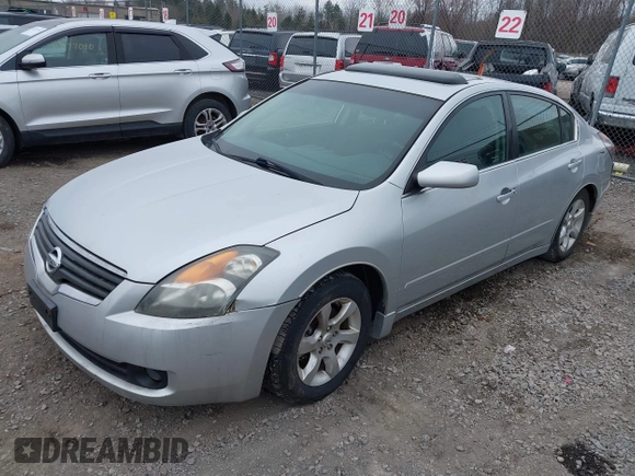2008 Nissan Altima 2.5 with VIN 1N4AL21E18C259677, listed as a IAAI auction lot 41889952 with 239,015 mi miles. Bid and sale history available at carsss.com. Image 2.