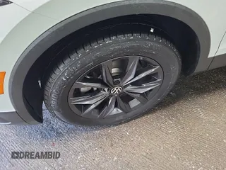 2024 Volkswagen Tiguan SE с VIN 3VV3B7AX0RM096462, выставлен на аукционе IAAI как лот 42844462 с пробегом 33 442 миль миль и . История ставок и продаж доступна на DreamBid. Изображение 43.