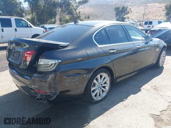 2015 BMW 5 Series 550i z VIN WBAKN9C53FD682327, wystawiony jako IAAI lot #42314810 z przebiegiem 131 794 mil mil oraz . Historia ofert i sprzedaży dostępna na DreamBid. Obrazek 4.