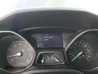 2012 Ford Focus SE z VIN 1FAHP3K28CL420113, wystawiony jako Copart lot #56986925 z przebiegiem 87 381 mil mil oraz Szkoda całkowita • Salvage title. Historia ofert i sprzedaży dostępna na DreamBid. Obrazek 9.
