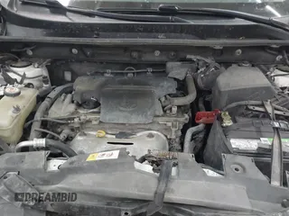 2018 Toyota RAV4 LE z VIN JTMBFREV7JJ207951, wystawiony jako IAAI lot #42376282 z przebiegiem 109 704 mil mil oraz . Historia ofert i sprzedaży dostępna na DreamBid. Obrazek 10.