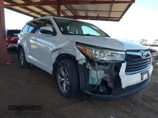 2015 Toyota Highlander LE z VIN 5TDBKRFH1FS135742, wystawiony jako IAAI lot #42262403 z przebiegiem 156 881 mil mil oraz . Historia ofert i sprzedaży dostępna na DreamBid. Obrazek 1.