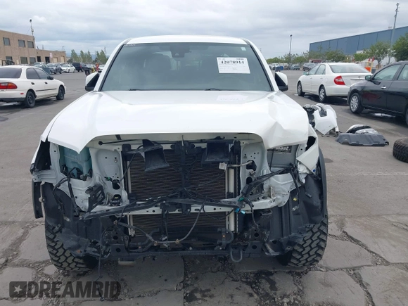 2021 Toyota Tacoma SR5 z VIN 3TMDZ5BN2MM100245, wystawiony jako IAAI lot #42078914 z przebiegiem 58 153 mil mil oraz . Historia ofert i sprzedaży dostępna na DreamBid. Obrazek 13.