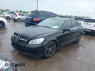 2011 Mercedes-Benz C 300 Sport z VIN WDDGF8BB8BR159377, wystawiony jako IAAI lot #41894005 z przebiegiem 156 394 mil mil oraz . Historia ofert i sprzedaży dostępna na DreamBid. Obrazek 2.