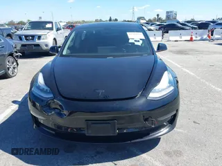 2019 Tesla Model 3 Mid Range z VIN 5YJ3E1EA5KF306816, wystawiony jako IAAI lot #41710916 z przebiegiem 76 222 mil mil oraz . Historia ofert i sprzedaży dostępna na DreamBid. Obrazek 12.