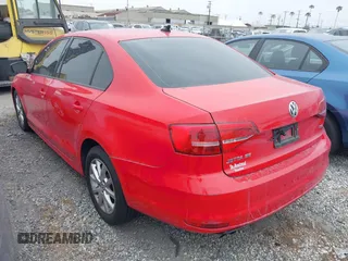 2015 Volkswagen Jetta SE с VIN 3VWD07AJ4FM407209, выставлен на аукционе IAAI как лот 42262291 с пробегом 125 207 миль миль и . История ставок и продаж доступна на DreamBid. Изображение 3.