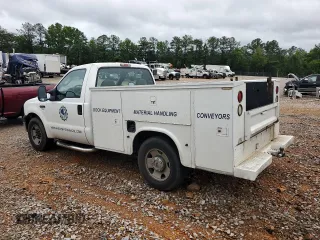 2006 Ford F-250 z VIN 1FDNF20506EC75421, wystawiony jako Copart lot #58069295 z przebiegiem 176 547 mil mil oraz Szkoda całkowita • Salvage title. Historia ofert i sprzedaży dostępna na DreamBid. Obrazek 2.