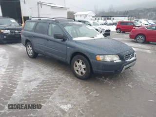2006 Volvo XC70 with VIN YV4SZ592461233492, listed as a IAAI auction lot 41536507 with 174,888 mi miles. Bid and sale history available at carsss.com. Image 1.