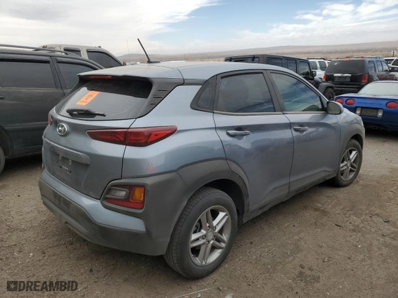 2020 Hyundai Kona SE with VIN KM8K12AAXLU501821, listed as a Copart auction lot 47830955 with 43,142 mi miles and Salvage Title. Bid and sale history available at carsss.com. Image 3.