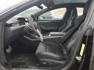 2024 Tesla Model S Plaid z VIN 5YJSA1E65RF543822, wystawiony jako Copart lot #48545205 z przebiegiem 2 473 mil mil oraz Szkoda całkowita • Salvage title. Historia ofert i sprzedaży dostępna na DreamBid. Obrazek 7.