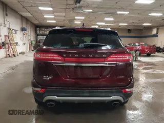 2019 Lincoln MKC Select z VIN 5LMCJ2D95KUL07473, wystawiony jako IAAI lot #42052830 z przebiegiem 70 553 mil mil oraz . Historia ofert i sprzedaży dostępna na DreamBid. Obrazek 16.