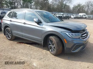 2023 Volkswagen Tiguan SE z VIN 3VV3B7AX1PM082647, wystawiony jako IAAI lot #41795692 z przebiegiem 15 022 mil mil oraz . Historia ofert i sprzedaży dostępna na DreamBid. Obrazek 1.