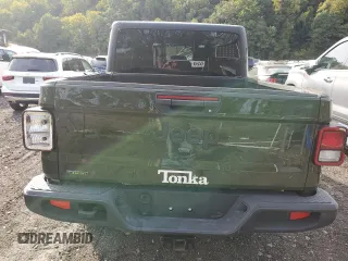 2022 Jeep Gladiator Willys with VIN 1C6JJTAMXNL135925, listed as a Copart auction lot 71642054 with 17,964 mi miles and Salvage title. Bid and sale history available at DreamBid. Image 6.