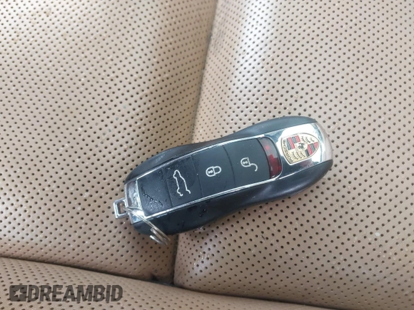 2014 Porsche Cayenne S с VIN WP1AB2A25ELA59365, выставлен на аукционе IAAI как лот 42233940 с пробегом 76 454 миль миль и . История ставок и продаж доступна на DreamBid. Изображение 11.