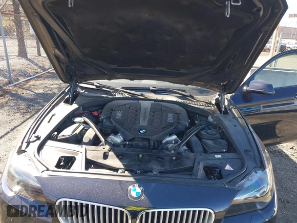 2013 BMW 5 Series 550i xDrive with VIN WBAFU9C52DDY70807, listed as a IAAI auction lot 41902163 with 92,021 mi miles and . Bid and sale history available at carsss.com. Image 10.