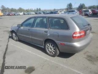2004 Volvo V40 z VIN YV1VW27564F038086, wystawiony jako Copart lot #69464094 z przebiegiem 223 544 mil mil oraz Tytuł czysty. Historia ofert i sprzedaży dostępna na DreamBid. Obrazek 2.