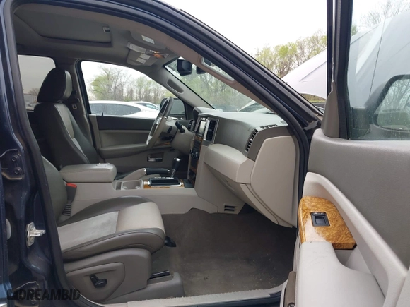 2009 Jeep Grand Cherokee Limited with VIN 1J8GR58K99C551782, listed as a IAAI auction lot 41817563 with 258,407 mi miles. Bid and sale history available at carsss.com. Image 5.