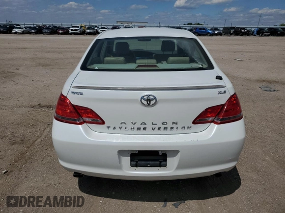 2005 Toyota Avalon XL z VIN 4T1BK36B25U061701, wystawiony jako Copart lot #58007825 z przebiegiem 207 885 mil mil oraz Szkoda całkowita • Salvage title. Historia ofert i sprzedaży dostępna na DreamBid. Obrazek 6.