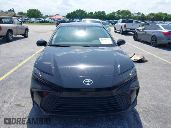 2025 Toyota Camry LE z VIN 4T1DAACK5SU071607, wystawiony jako IAAI lot #42377715 z przebiegiem Nie podano mil oraz . Historia ofert i sprzedaży dostępna na DreamBid. Obrazek 12.