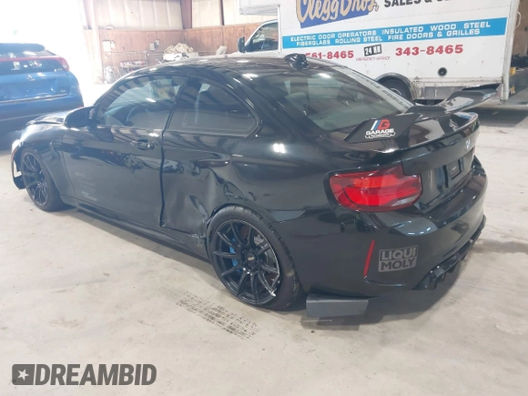 2020 BMW M2 Competition z VIN WBS2U7C09L7F85590, wystawiony jako IAAI lot #41836200 z przebiegiem 59 729 mil mil oraz . Historia ofert i sprzedaży dostępna na DreamBid. Obrazek 3.