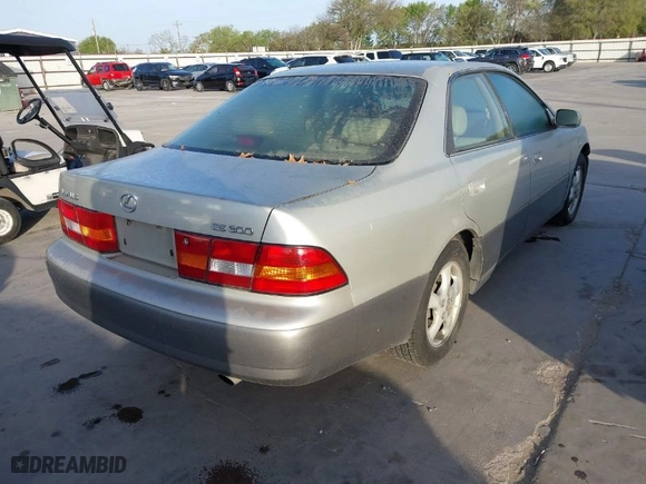 1998 Lexus ES 300 Luxury Sport Sdn with VIN JT8BF28G7W0122687, listed as a IAAI auction lot 41855378 with NaN miles. Bid and sale history available at carsss.com. Image 4.