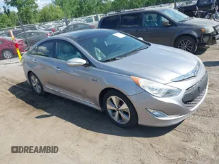 2012 Hyundai Sonata Hybrid z VIN KMHEC4A41CA059932, wystawiony jako IAAI lot #42235554 z przebiegiem 155 475 mil mil oraz . Historia ofert i sprzedaży dostępna na DreamBid. Obrazek 1.