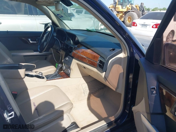 2012 Mercedes-Benz GLK-Class GLK 350 with VIN WDCGG8HB9CF885891, listed as a IAAI auction lot 42007117 with 153,562 mi miles. Bid and sale history available at carsss.com. Image 5.