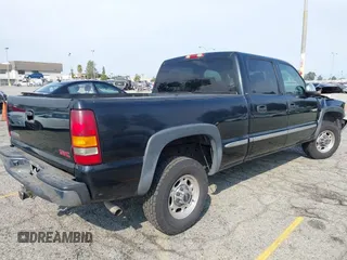 2002 GMC Sierra 1500HD SLE z VIN 1GTGC13U12F134493, wystawiony jako IAAI lot #40392044 z przebiegiem 157 996 mil mil oraz . Historia ofert i sprzedaży dostępna na DreamBid. Obrazek 4.