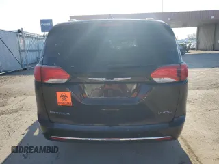 2018 Chrysler Pacifica Limited z VIN 2C4RC1GG4JR212365, wystawiony jako Copart lot #50052575 z przebiegiem Nie podano mil oraz Szkody całkowita. Historia ofert i sprzedaży dostępna na DreamBid. Obrazek 6.