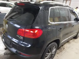 2013 Volkswagen Tiguan SE z VIN WVGBV7AX3DW508802, wystawiony jako IAAI lot #41471406 z przebiegiem 102 426 mil mil oraz . Historia ofert i sprzedaży dostępna na DreamBid. Obrazek 4.