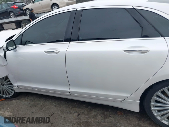 2017 Lincoln MKZ Reserve z VIN 3LN6L5E9XHR619962, wystawiony jako IAAI lot #41791188 z przebiegiem 143 955 mil mil oraz . Historia ofert i sprzedaży dostępna na DreamBid. Obrazek 14.
