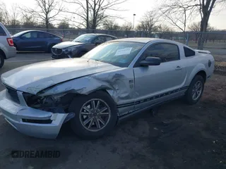 2005 Ford Mustang Deluxe with VIN 1ZVFT80N955140082, listed as a IAAI auction lot 41711933 with 88,633 mi miles. Bid and sale history available at carsss.com. Image 14.