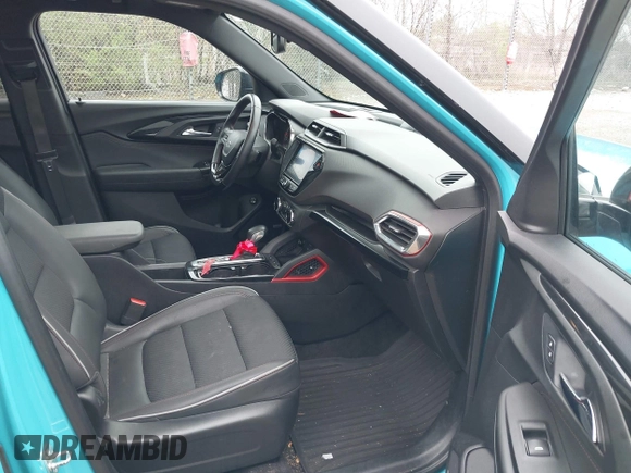 2021 Chevrolet TrailBlazer RS with VIN KL79MUSL4MB080470, listed as a IAAI auction lot 42076884 with 27,420 mi miles and . Bid and sale history available at DreamBid. Image 5.