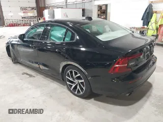 2020 Volvo S60 Momentum z VIN 7JRA22TK2LG037409, wystawiony jako IAAI lot #42201191 z przebiegiem 38 248 mil mil oraz . Historia ofert i sprzedaży dostępna na DreamBid. Obrazek 3.