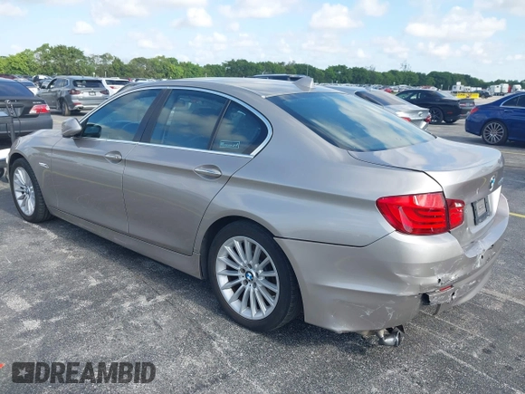 2011 BMW 5 Series 535i z VIN WBAFR7C50BC803633, wystawiony jako IAAI lot #42281444 z przebiegiem 240 903 mil mil oraz . Historia ofert i sprzedaży dostępna na DreamBid. Obrazek 3.