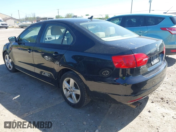 2012 Volkswagen Jetta TDI w/Premium & Nav z VIN 3VWLL7AJ7CM400382, wystawiony jako IAAI lot #42274839 z przebiegiem 150 205 mil mil oraz . Historia ofert i sprzedaży dostępna na DreamBid. Obrazek 3.