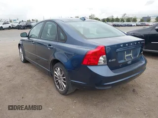 2009 Volvo S40 2.4L с VIN YV1MS382292445158, выставлен на аукционе IAAI как лот 42032933 с пробегом 129 025 миль миль и . История ставок и продаж доступна на DreamBid. Изображение 3.