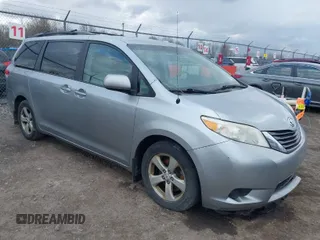 2011 Toyota Sienna LE AAS with VIN 5TDKK3DC8BS051934, listed as a IAAI auction lot 42040204 with 207,863 mi miles. Bid and sale history available at carsss.com. Image 1.