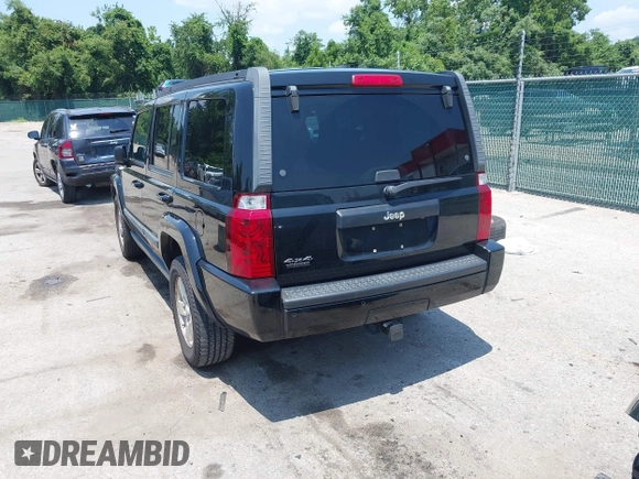 2008 Jeep Commander Sport z VIN 1J8HG48K08C132383, wystawiony jako IAAI lot #42600242 z przebiegiem 167 206 mil mil oraz . Historia ofert i sprzedaży dostępna na DreamBid. Obrazek 3.