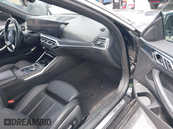 2024 BMW 4 Series 430i z VIN WBA23AT06RCP83691, wystawiony jako IAAI lot #42318871 z przebiegiem 31 615 mil mil oraz . Historia ofert i sprzedaży dostępna na DreamBid. Obrazek 5.