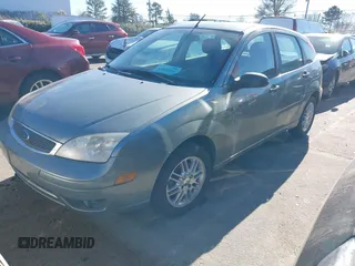 2006 Ford Focus S z VIN 1FAFP37N16W164037, wystawiony jako IAAI lot #41035779 z przebiegiem 251 770 mil mil oraz . Historia ofert i sprzedaży dostępna na DreamBid. Obrazek 2.