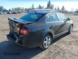 2008 Volkswagen Jetta Sedan SE with VIN 3VWRM71K68M023082, listed as a IAAI auction lot 42031616 with 190,884 mi miles. Bid and sale history available at carsss.com. Image 4.