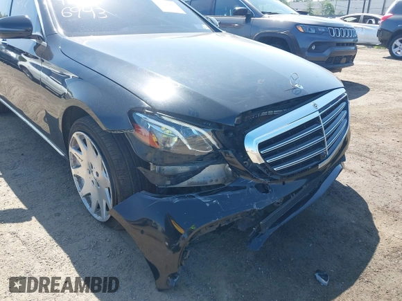 2017 Mercedes-Benz E 300 Luxury с VIN WDDZF4KB5HA181216, выставлен на аукционе IAAI как лот 42576943 с пробегом 105 576 миль миль и . История ставок и продаж доступна на DreamBid. Изображение 6.