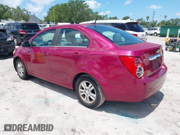 2014 Chevrolet Sonic LT z VIN 1G1JC5SB5E4122840, wystawiony jako IAAI lot #42276390 z przebiegiem 128 958 mil mil oraz . Historia ofert i sprzedaży dostępna na DreamBid. Obrazek 3.