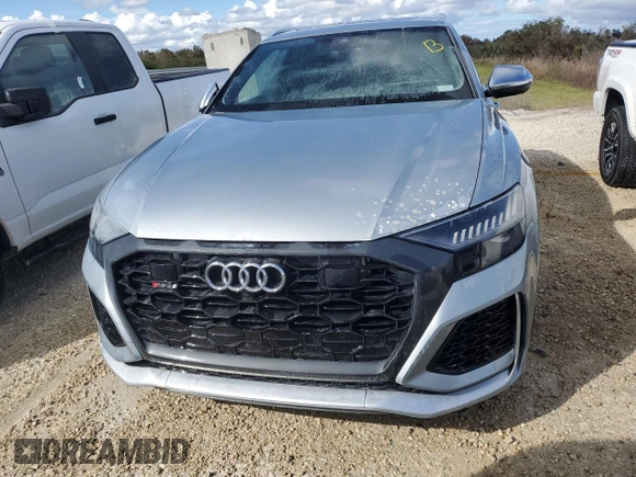 2023 Audi RS Q8 z VIN WU1ARBF11PD031124, wystawiony jako Copart lot #75312284 z przebiegiem 2 673 mil mil oraz Szkoda całkowita • Salvage title. Historia ofert i sprzedaży dostępna na DreamBid. Obrazek 5.