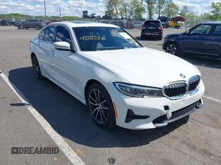2021 BMW 3 Series 330i xDrive z VIN 3MW5R7J02M8B52034, wystawiony jako IAAI lot #42205550 z przebiegiem 42 953 mil mil oraz . Historia ofert i sprzedaży dostępna na DreamBid. Obrazek 1.