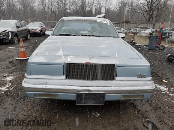 1989 Chrysler New Yorker z VIN 1C3BC4632KD549983, wystawiony jako Copart lot #44415435 z przebiegiem 44 683 mil mil oraz Szkody całkowita. Historia ofert i sprzedaży dostępna na DreamBid. Obrazek 5.